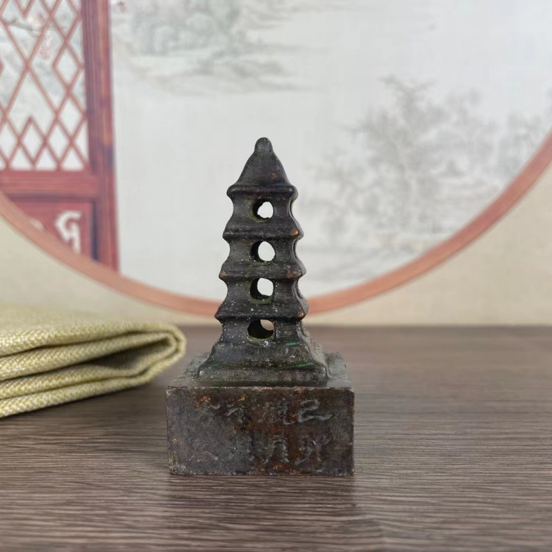 Small Vintage Collectible Items - Pirinçten oyma küçük kule süsü, mühür,
